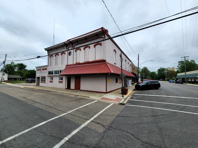 102 N State St, Pewamo, MI à vendre - Photo de l’immeuble – Image 2 sur 9