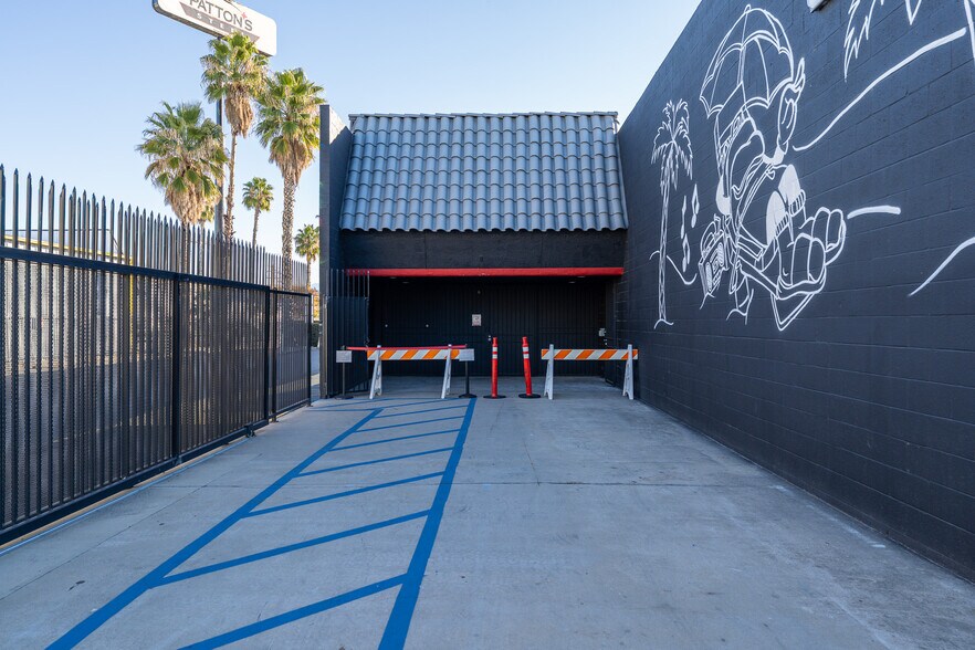 1090 S Arrowhead Ave, San Bernardino, CA à louer - Photo de l’immeuble – Image 2 sur 17