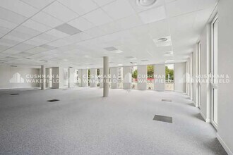 70 A Cours Tolstoï, Villeurbanne à louer Photo de l’immeuble– Image 2 sur 11