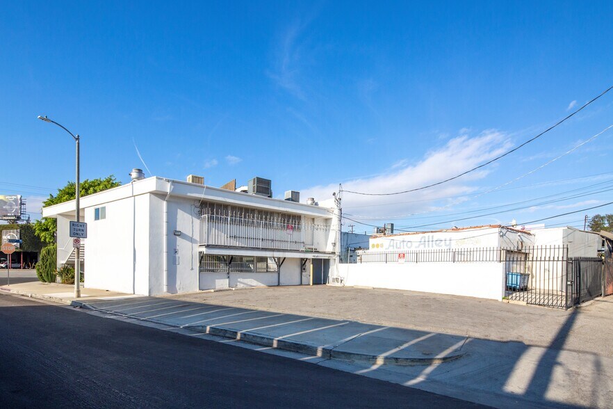 6118 Venice Blvd, Los Angeles, CA à louer - Photo de l’immeuble – Image 3 sur 6