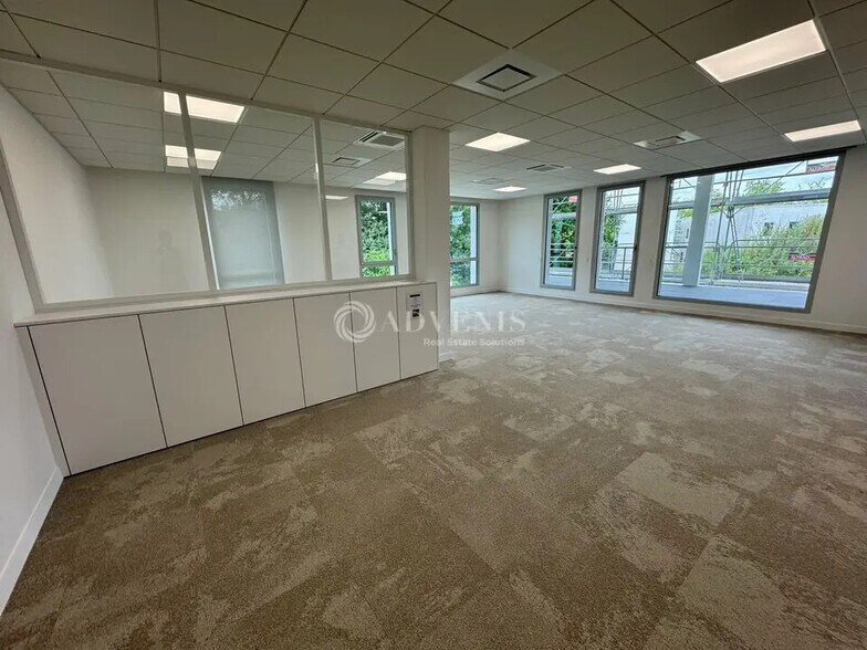 Bureau dans Serris à vendre - Photo de l’immeuble – Image 2 sur 7