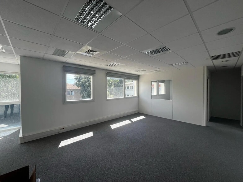 Bureau dans Gémenos à louer - Photo intérieure – Image 3 sur 8