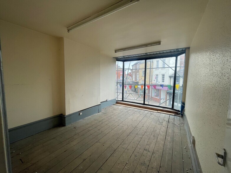 12-14 Market Sq, Leighton Buzzard à vendre - Photo de l’immeuble – Image 3 sur 9