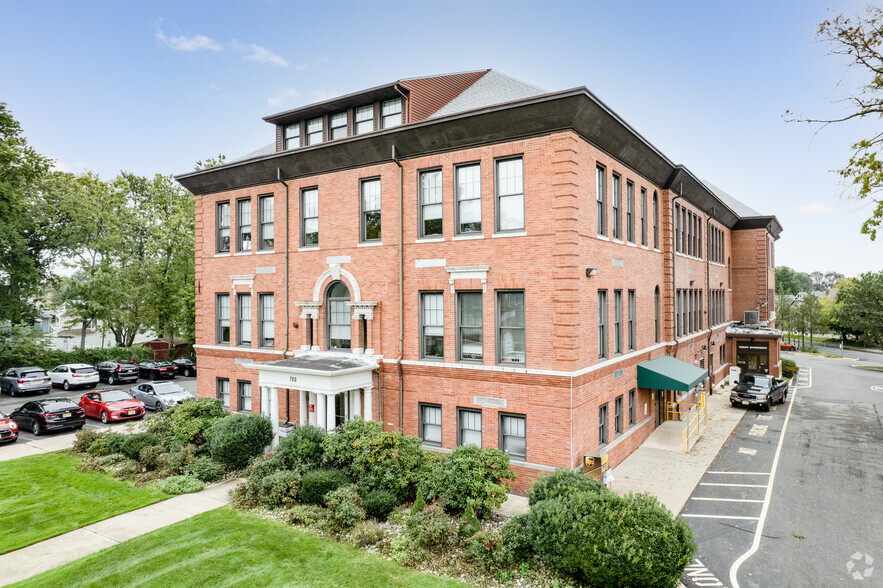 720 King Georges Post Rd, Fords, NJ à louer - Photo de l’immeuble – Image 1 sur 25