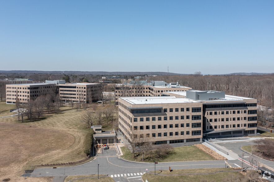 777 Scudders Mill Rd, Plainsboro, NJ à louer - Photo principale – Image 1 sur 24