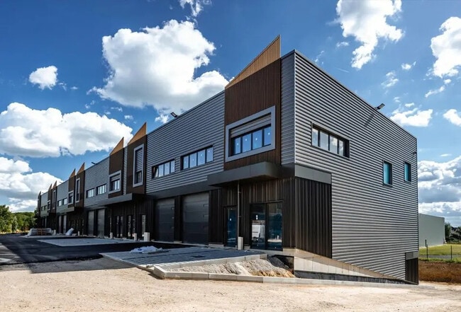 Plus de détails pour Local d’activités à vendre