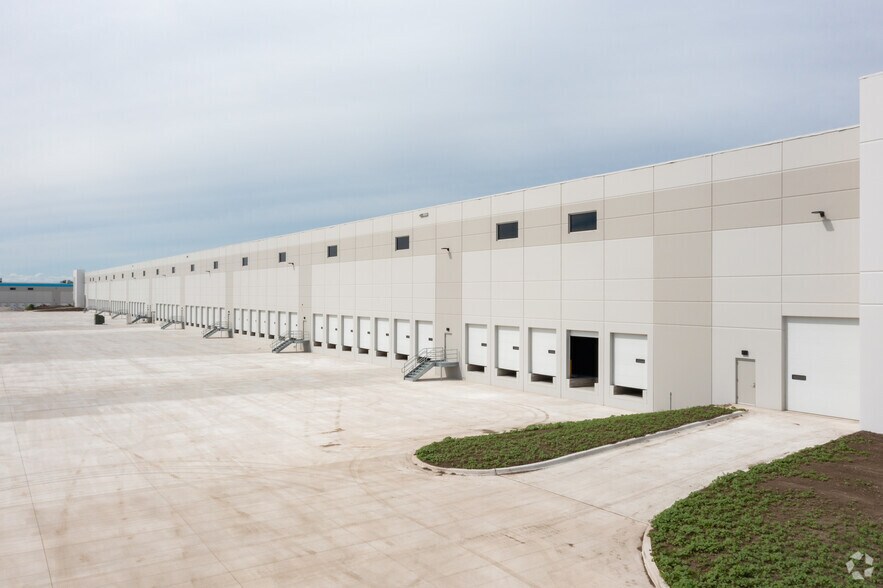 12345 38th St, Kenosha, WI à louer - Photo de l’immeuble – Image 2 sur 5