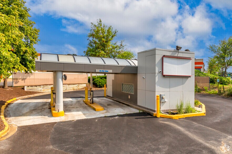 8509 Oak St, Laurel, MD à louer - Photo de l’immeuble – Image 1 sur 3