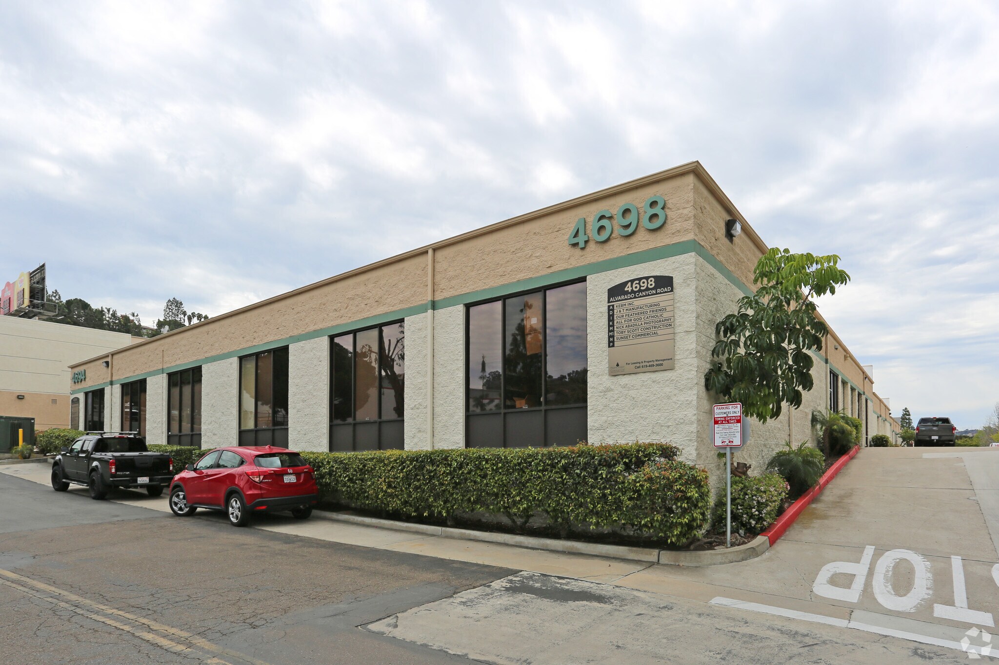 4694-4698 Alvarado Canyon Rd, San Diego, CA à louer Photo principale– Image 1 sur 3