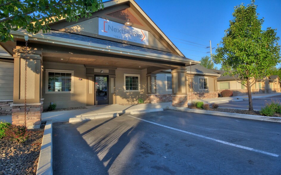 971 E Winding Creek Dr, Eagle, ID à louer - Photo de l’immeuble – Image 2 sur 11
