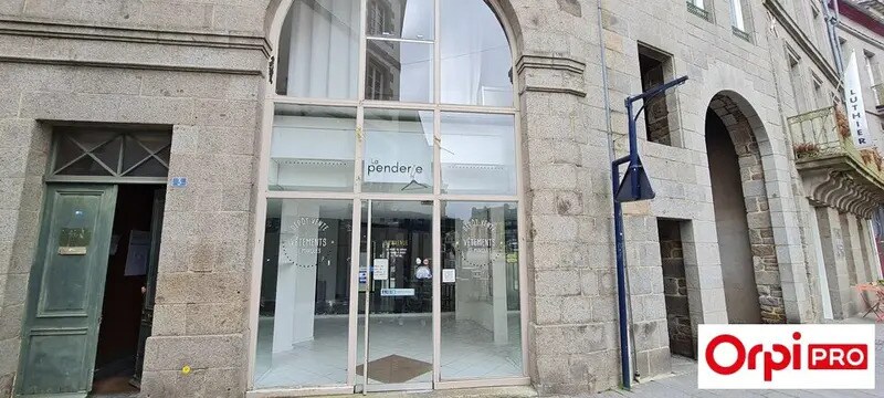 Local commercial dans Saint-Brieuc à louer Photo de l’immeuble– Image 1 sur 13