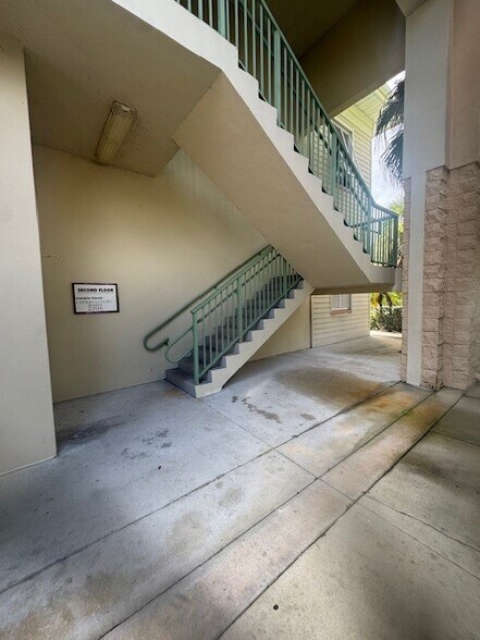 2295 SW Martin Hwy, Palm City, FL à louer - Photo de l’immeuble – Image 3 sur 7