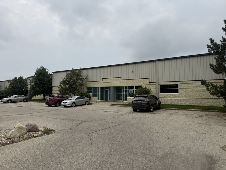 S83W18741-S84W18765 Saturn Dr, Muskego, WI à louer - Photo de l’immeuble – Image 1 sur 5