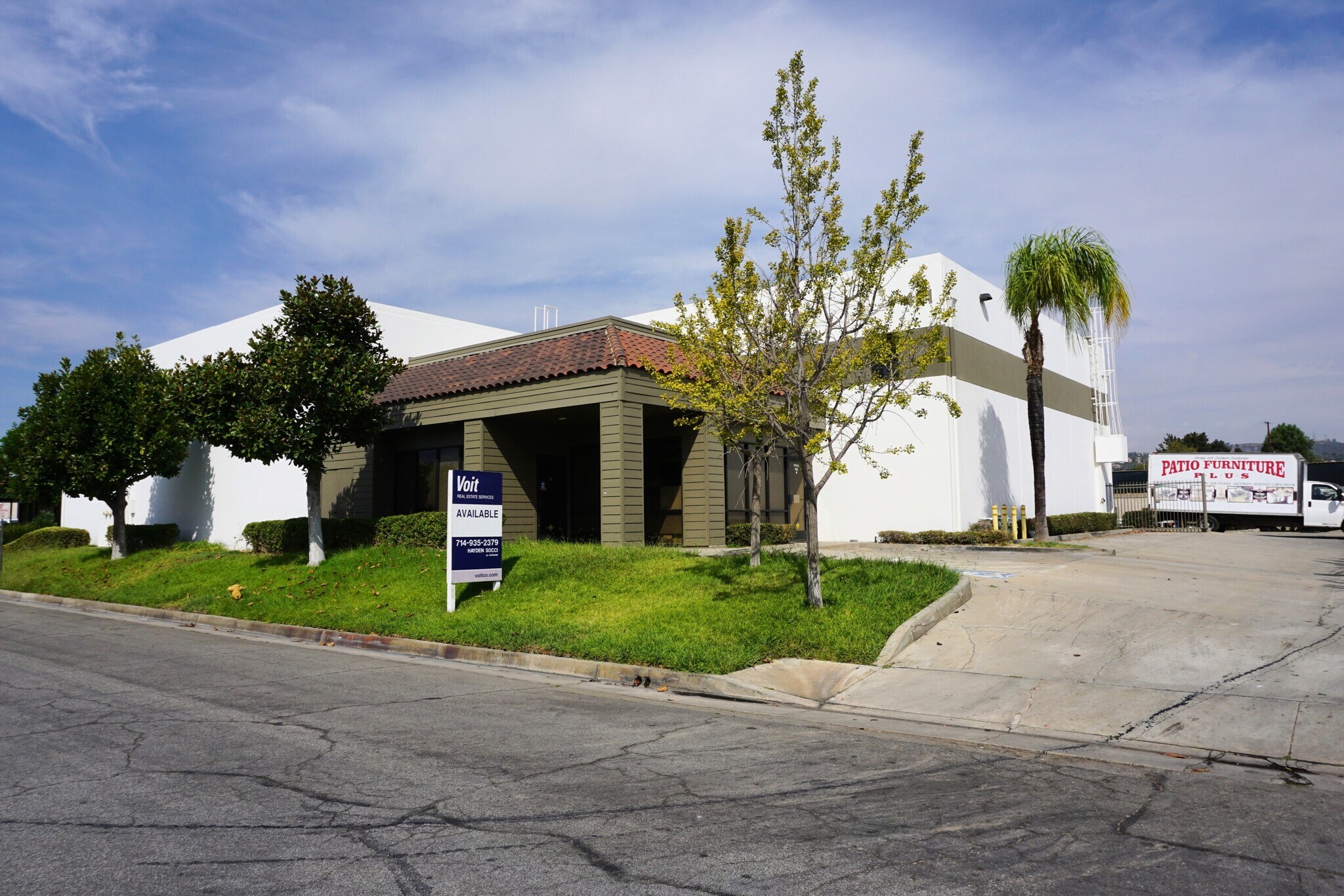 421 Commercial Way, La Habra, CA à louer Photo de l’immeuble– Image 1 sur 6