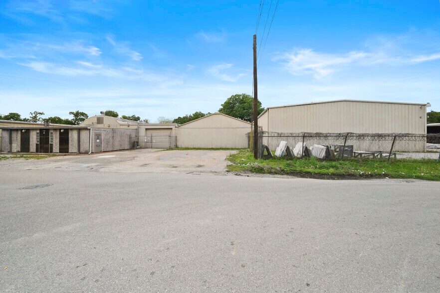 6302 Saint Augustine St, Houston, TX à louer - Photo de l’immeuble – Image 2 sur 31