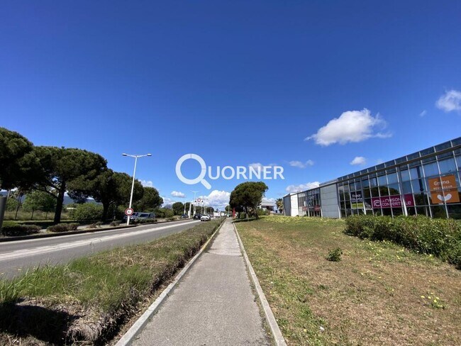 Plus de détails pour Local commercial à louer