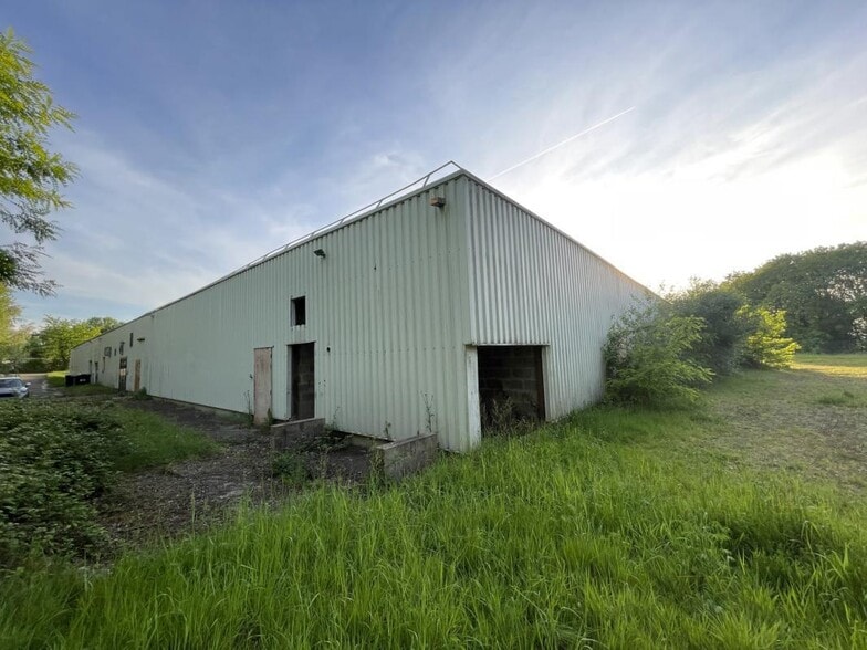 Industriel/Logistique dans La Ferté-Bernard à vendre - Photo de l’immeuble – Image 2 sur 4