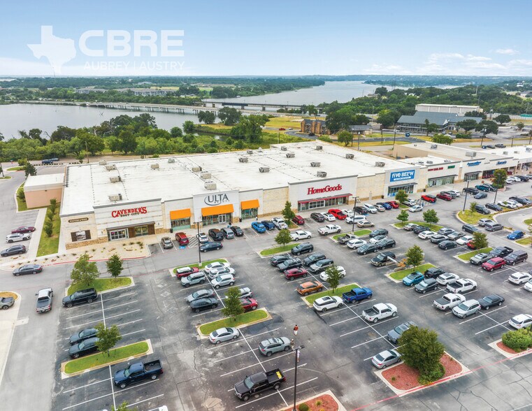 Granbury Lakeside Center portefeuille de 3 biens à vendre sur LoopNet.fr - Photo de l’immeuble – Image 3 sur 3