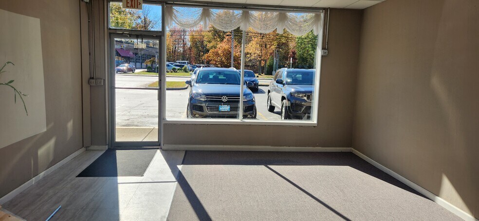 27070 Detroit Rd, Westlake, OH à louer - Photo de l’immeuble – Image 3 sur 9