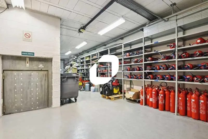 Local d'activités dans Viry-Châtillon à vendre Photo de l’immeuble– Image 1 sur 15