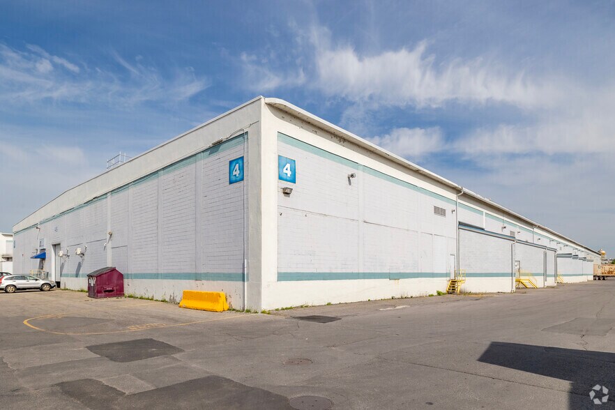 2555 Ave Dollard, Montréal, QC à louer - Photo de l’immeuble – Image 2 sur 4
