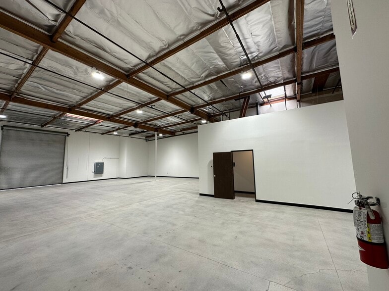 3505 Cadillac Ave, Costa Mesa, CA à louer - Photo intérieure – Image 3 sur 18