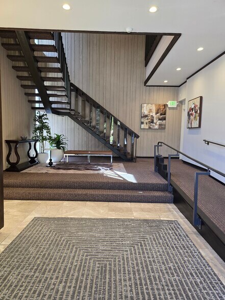 1501 N Broadway, Walnut Creek, CA à louer - Photo de l’immeuble – Image 2 sur 7