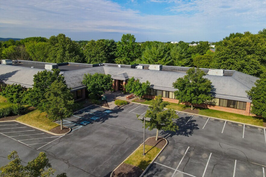 1525 Valley Center Pky, Bethlehem, PA à louer - Photo de l’immeuble – Image 3 sur 111