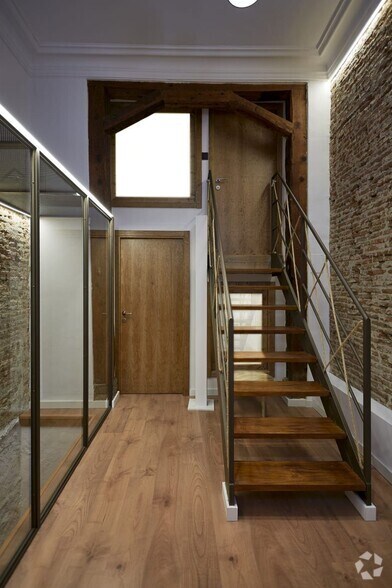Immeuble residentiel dans Madrid, Madrid à vendre - Photo intérieure – Image 1 sur 1