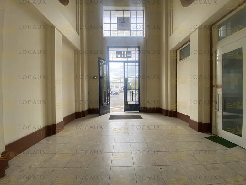 Local d’activités dans Bobigny à louer - Hall d’entrée – Image 2 sur 4