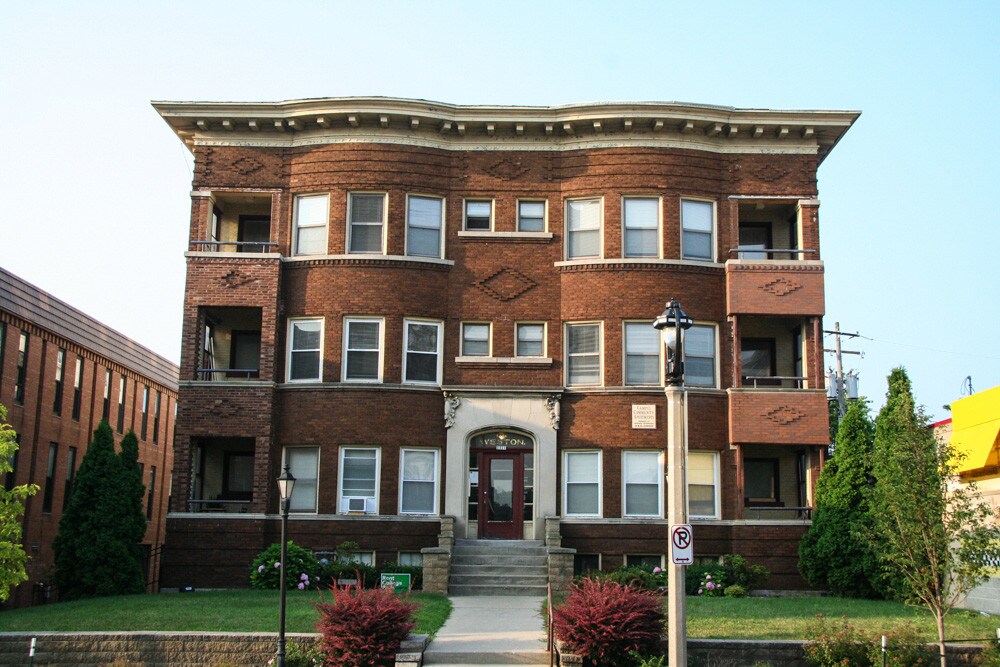 2311 W Wisconsin Ave, Milwaukee, WI à vendre Photo principale– Image 1 sur 3