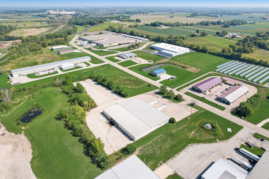 761 N Parkway St, Jefferson, WI à vendre - Photo de l’immeuble – Image 3 sur 8