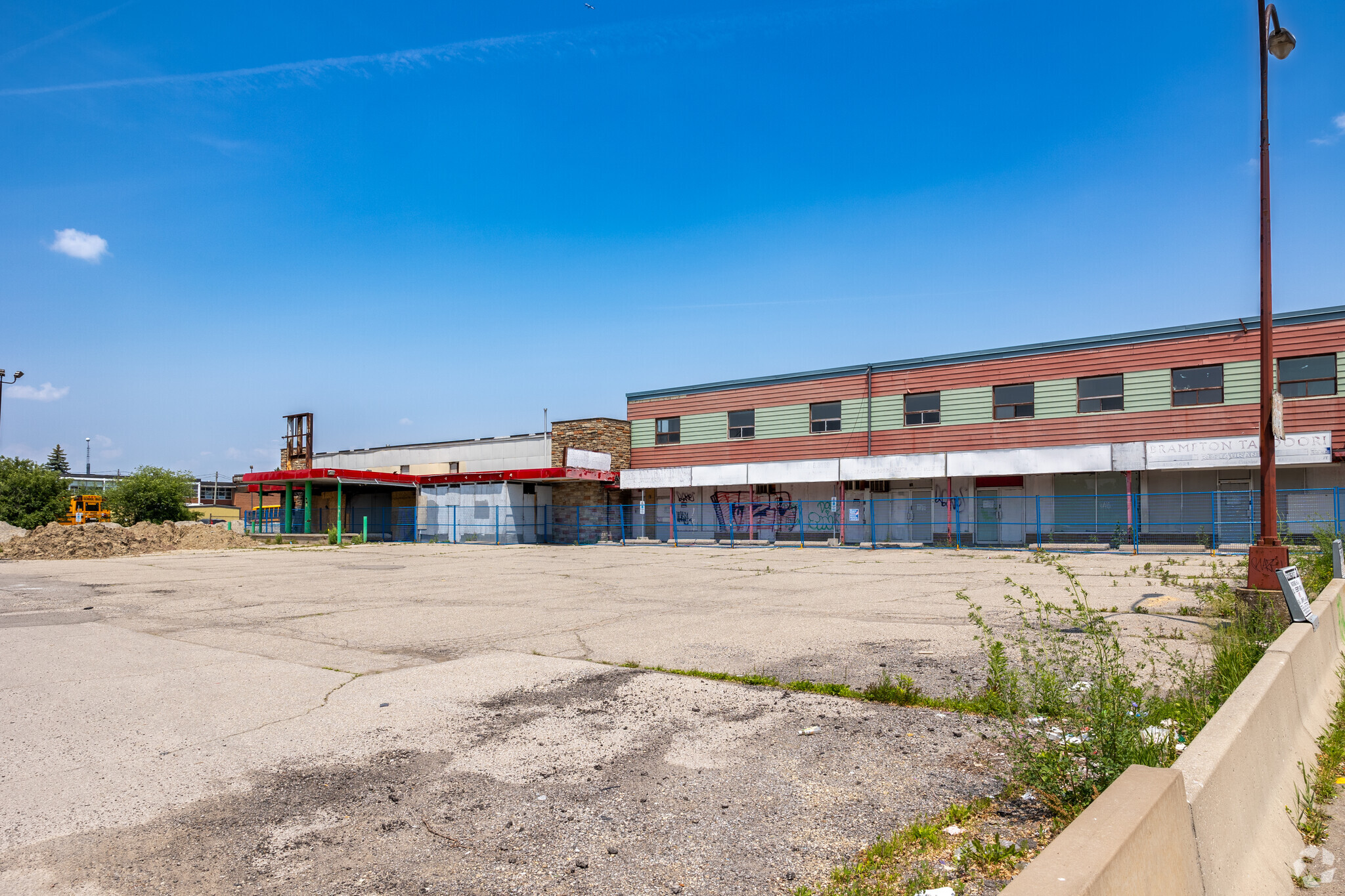 16-26 Kennedy Rd N, Brampton, ON à vendre Photo principale– Image 1 sur 4