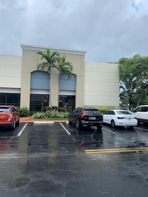 674-692 S Military Trl, Deerfield Beach, FL à louer Photo de l’immeuble– Image 1 sur 8