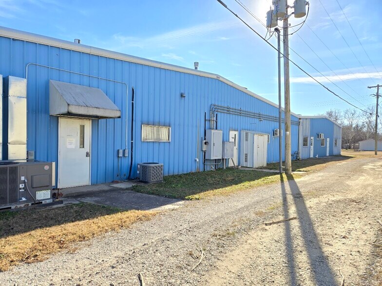 111 E 5th St, Mound Valley, KS à vendre - Photo de l’immeuble – Image 2 sur 32