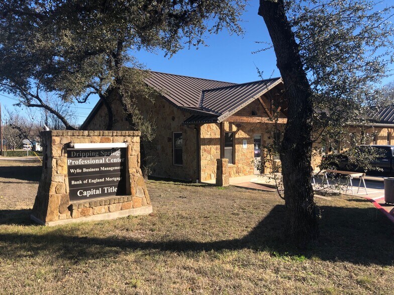 701 W Highway 290, Dripping Springs, TX à louer - Photo de l’immeuble – Image 2 sur 10