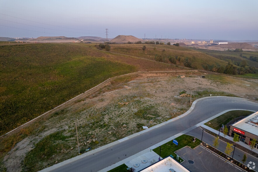 319 Nolanridge Crt NW, Calgary, AB à vendre - Photo de l’immeuble – Image 1 sur 2