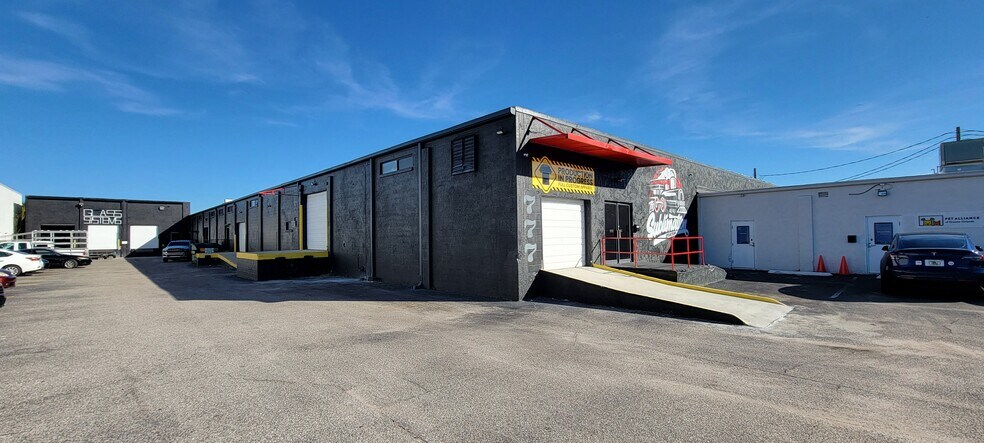 777 W Central Blvd, Orlando, FL à louer - Photo de l’immeuble – Image 3 sur 8