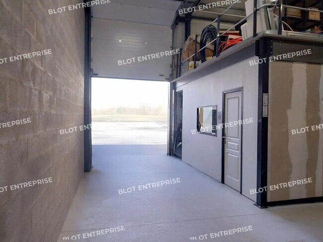 Plus de détails pour Local d’activités à vendre