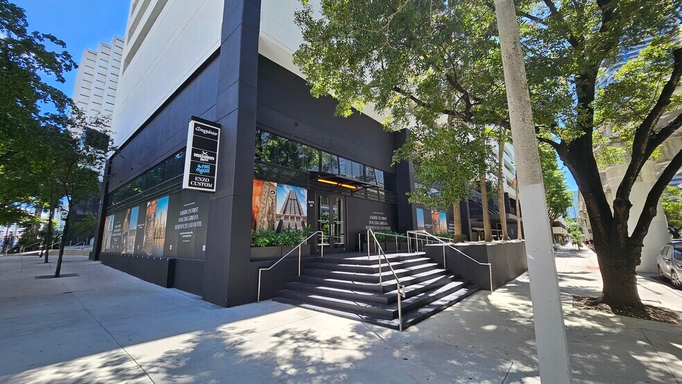 800 Brickell Ave, Miami, FL à louer - Photo de l’immeuble – Image 3 sur 22