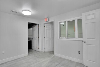 14080-14118 SW 139th Ct, Miami, FL à louer Photo intérieure– Image 2 sur 4