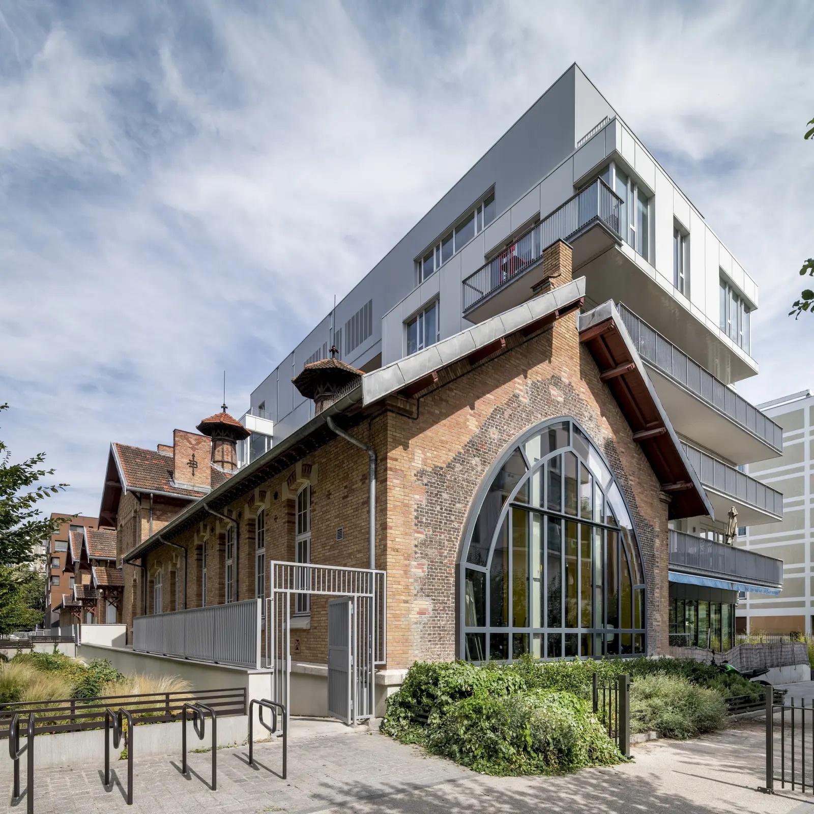 130 Rue De Lourmel, Paris à louer Photo de l’immeuble– Image 1 sur 4