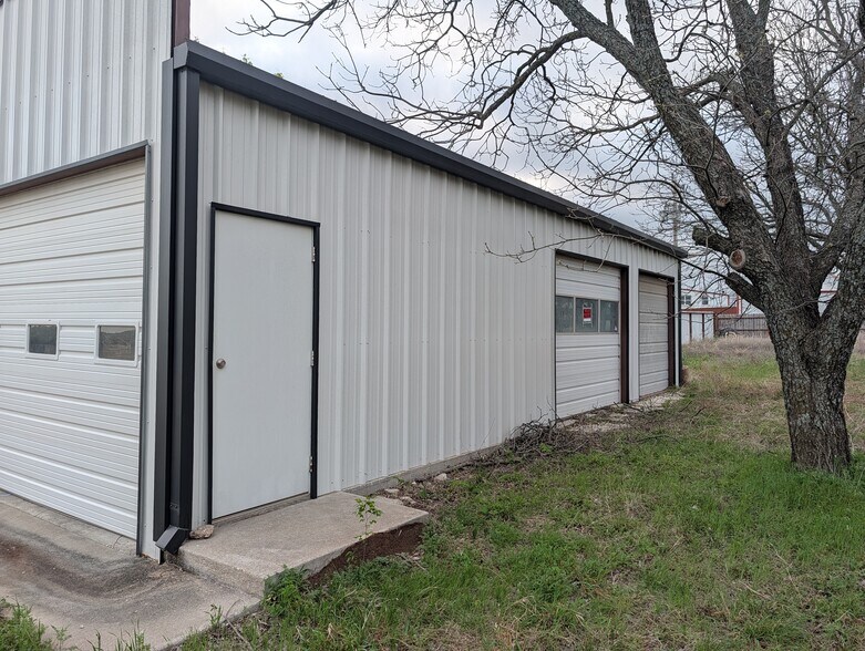 18243 N Highway 6, Valley Mills, TX à vendre - Photo de l’immeuble – Image 3 sur 6