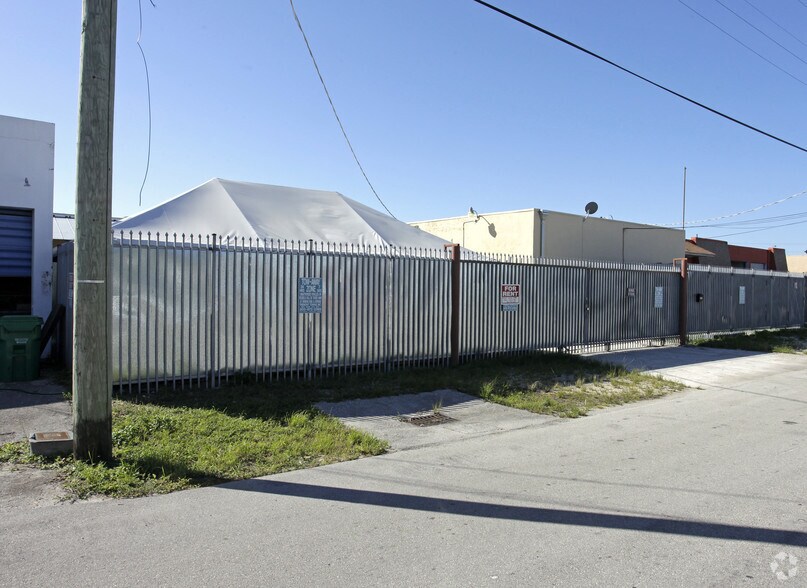 3636 NW 48th Ter, Miami, FL à louer - Photo de l’immeuble – Image 2 sur 7