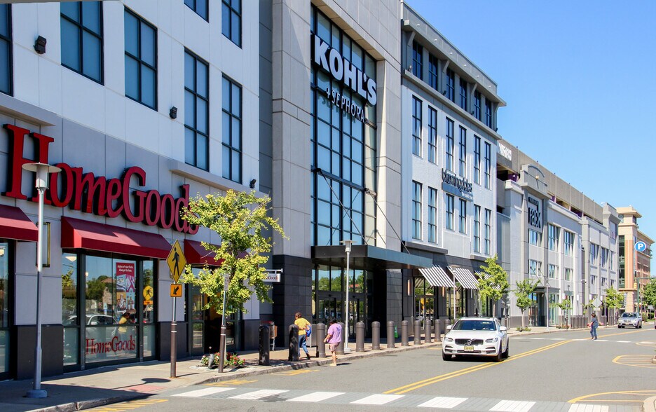 1 Bergen Town Ctr, Paramus, NJ à louer - Photo de l’immeuble – Image 3 sur 35