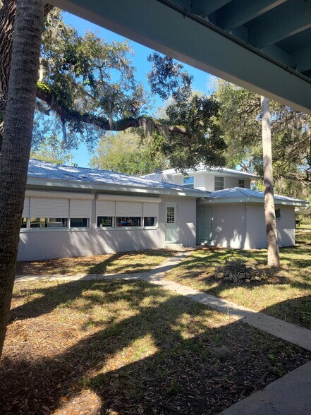7-9 Magnolia Ave, Yankeetown, FL à vendre - Photo de l’immeuble – Image 2 sur 19