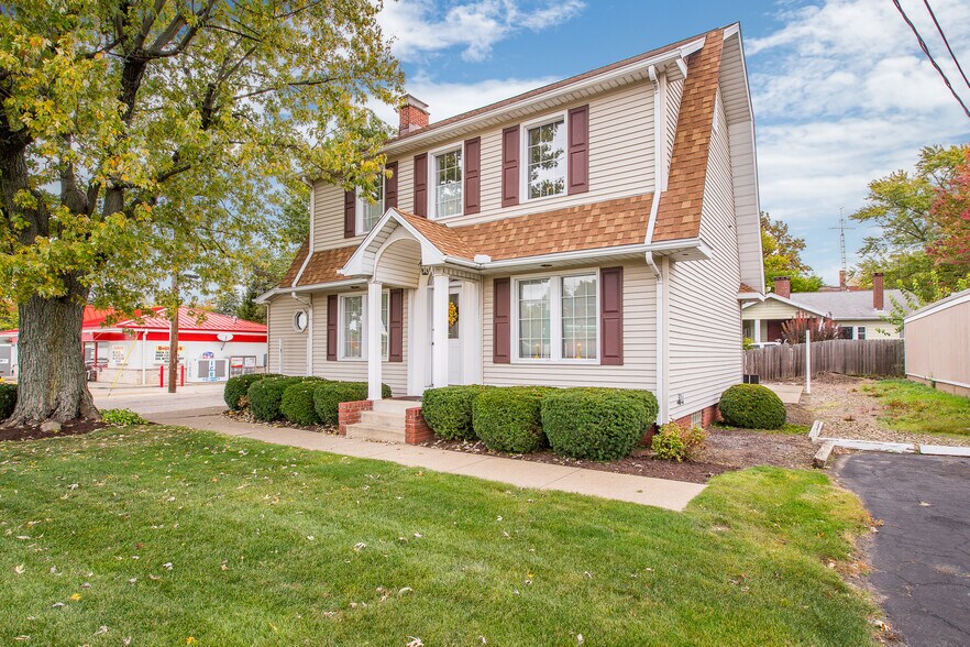 3784 Cleveland Ave NW, Canton, OH à vendre - Photo principale – Image 1 sur 31