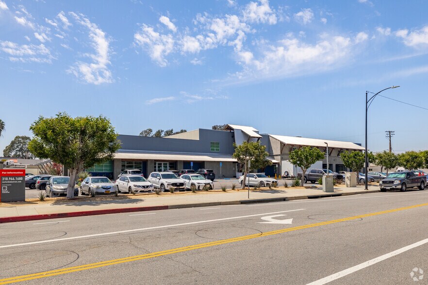901 W Alameda Ave, Burbank, CA à louer - Photo de l’immeuble – Image 2 sur 13