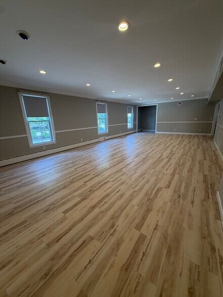 684 Park Ave, Cranston, RI à louer - Photo de l’immeuble – Image 2 sur 46