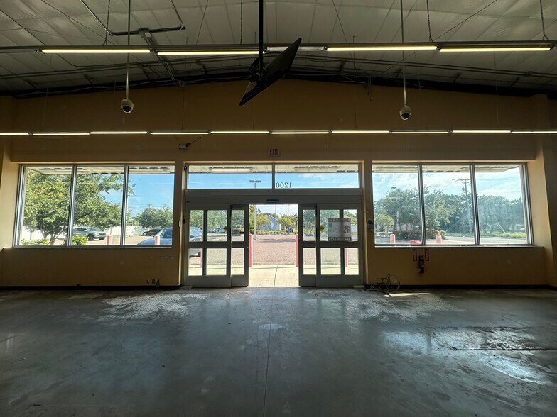 1200 N Myrtle Ave, Clearwater, FL à louer - Photo intérieure – Image 3 sur 3
